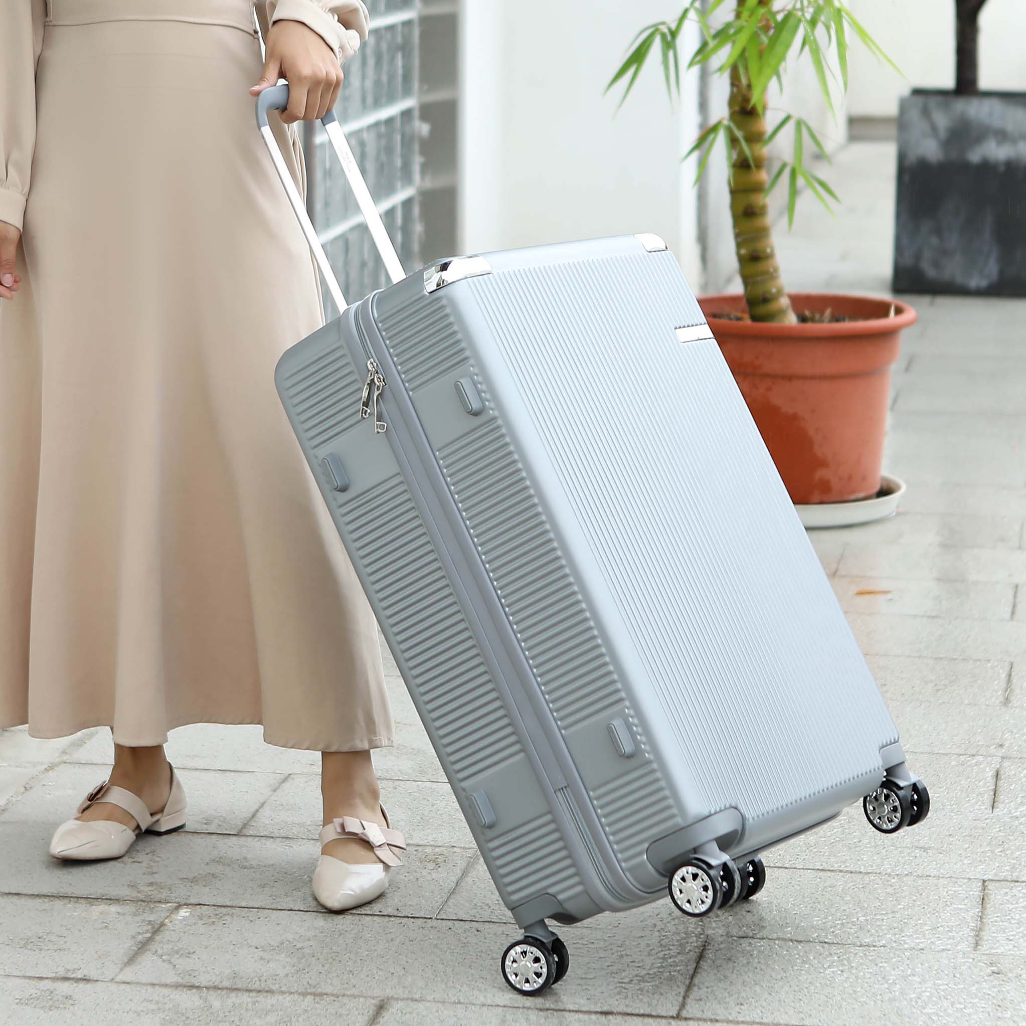MKF Collection by Mia K. - Tulum Extra Large Spinner Luggage